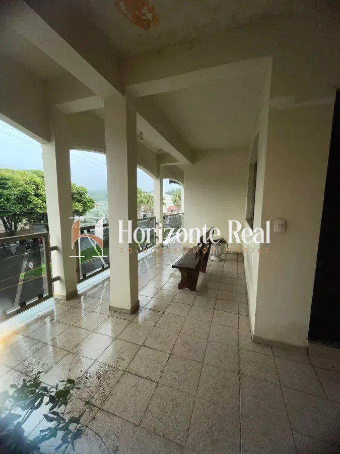 Imagem de EXCELENTE CASA Á VENDA COM 3 PAVIMENTOS E ESTRUTURA COMERCIAL INTEGRADA
