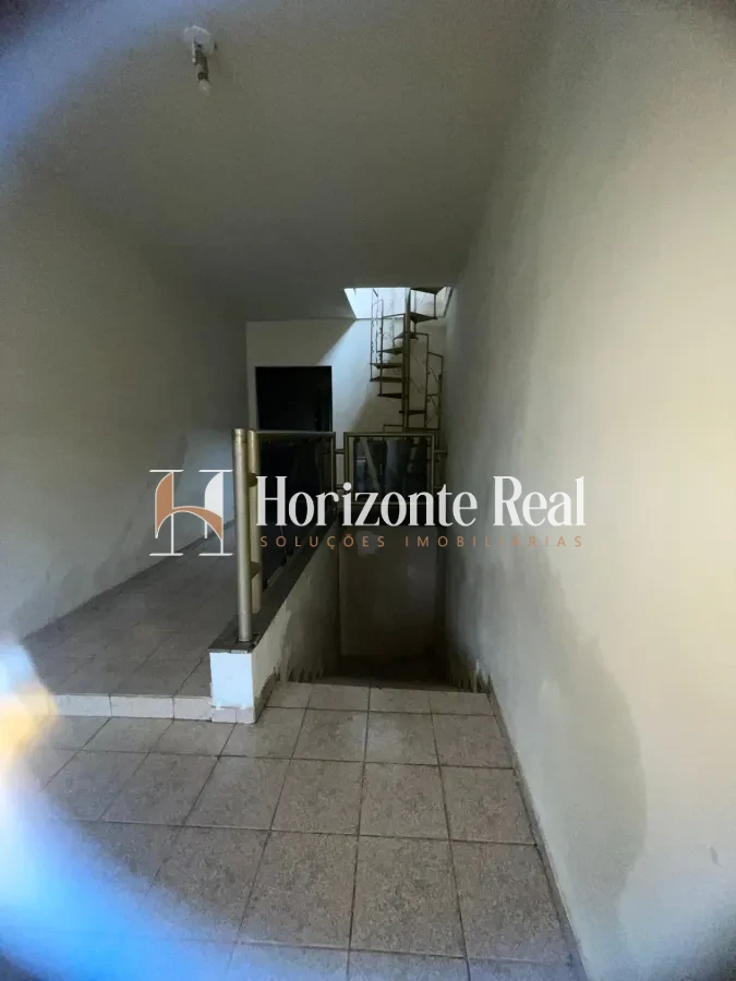 Imagem de EXCELENTE CASA Á VENDA COM 3 PAVIMENTOS E ESTRUTURA COMERCIAL INTEGRADA