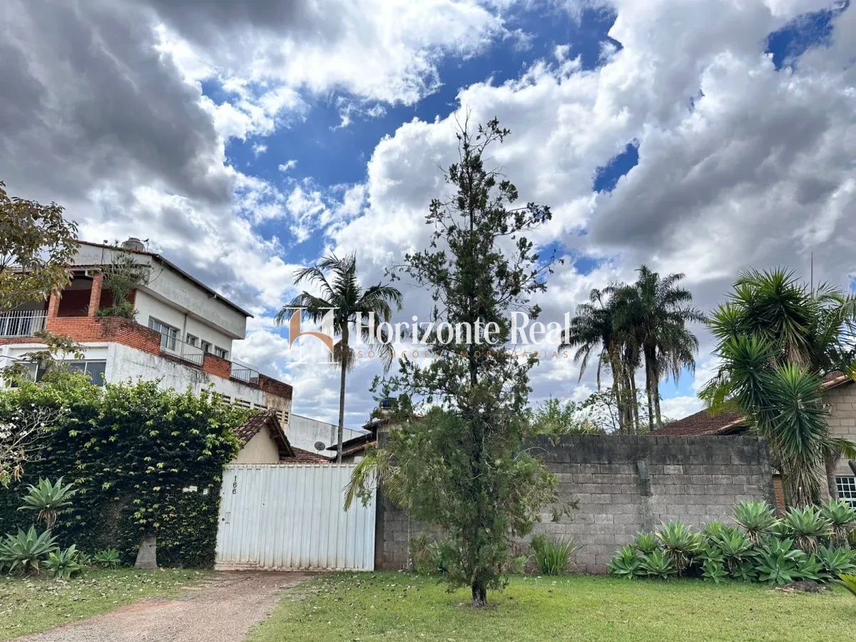 Imagem de VENDE-SE EXCELENTE CASA RESIDENCIAL COM AMPLO ESPAÇO E ESTRUTURA COMPLETA!