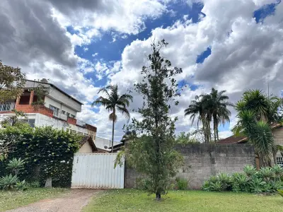 Imagem de VENDE-SE EXCELENTE CASA RESIDENCIAL COM AMPLO ESPAÇO E ESTRUTURA COMPLETA!