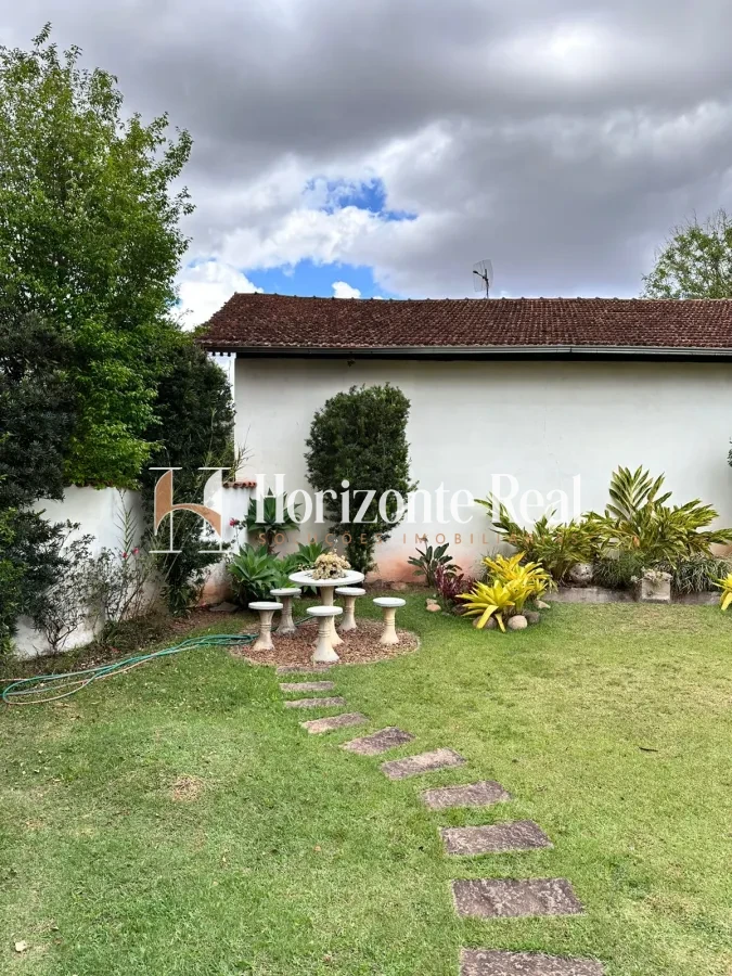 Imagem de VENDE-SE EXCELENTE CASA RESIDENCIAL COM AMPLO ESPAÇO E ESTRUTURA COMPLETA!