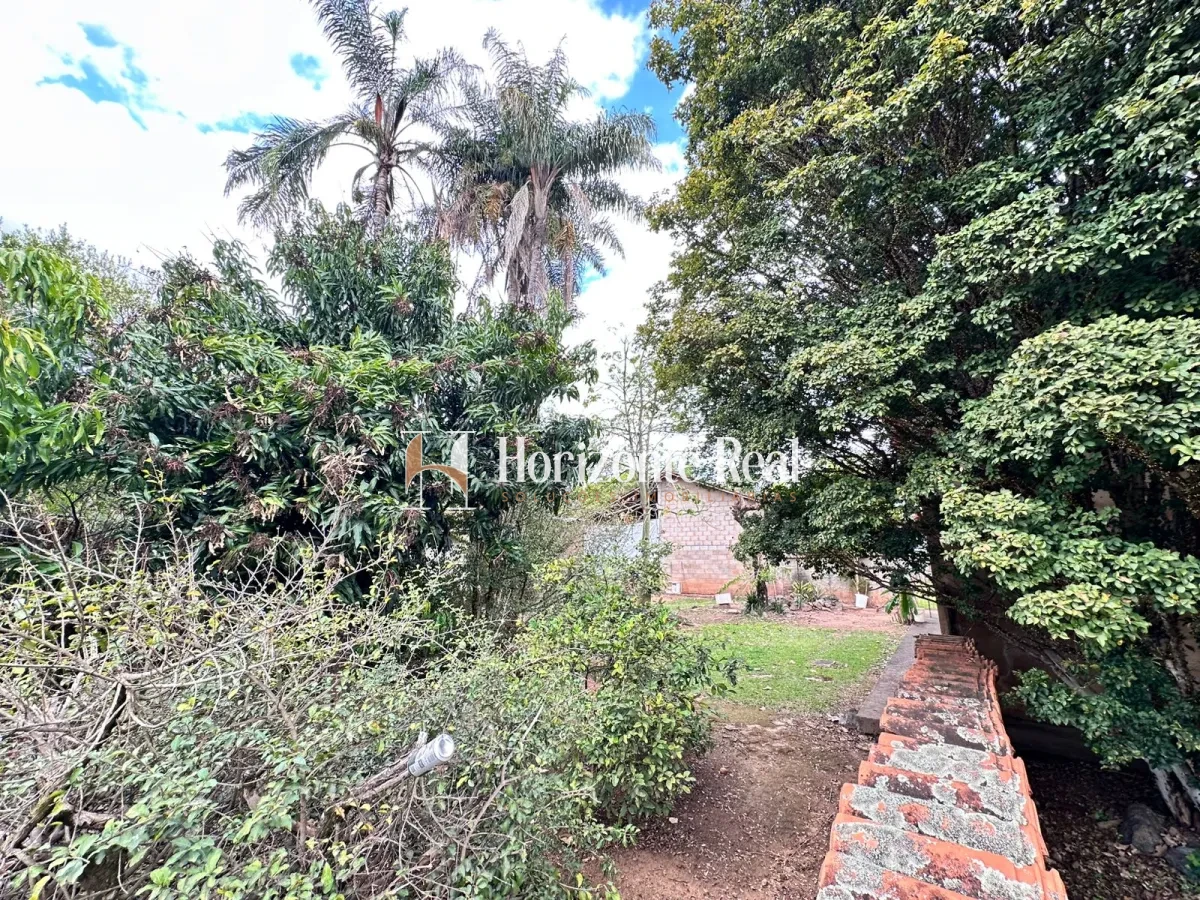 Imagem de VENDE-SE EXCELENTE CASA RESIDENCIAL COM AMPLO ESPAÇO E ESTRUTURA COMPLETA!