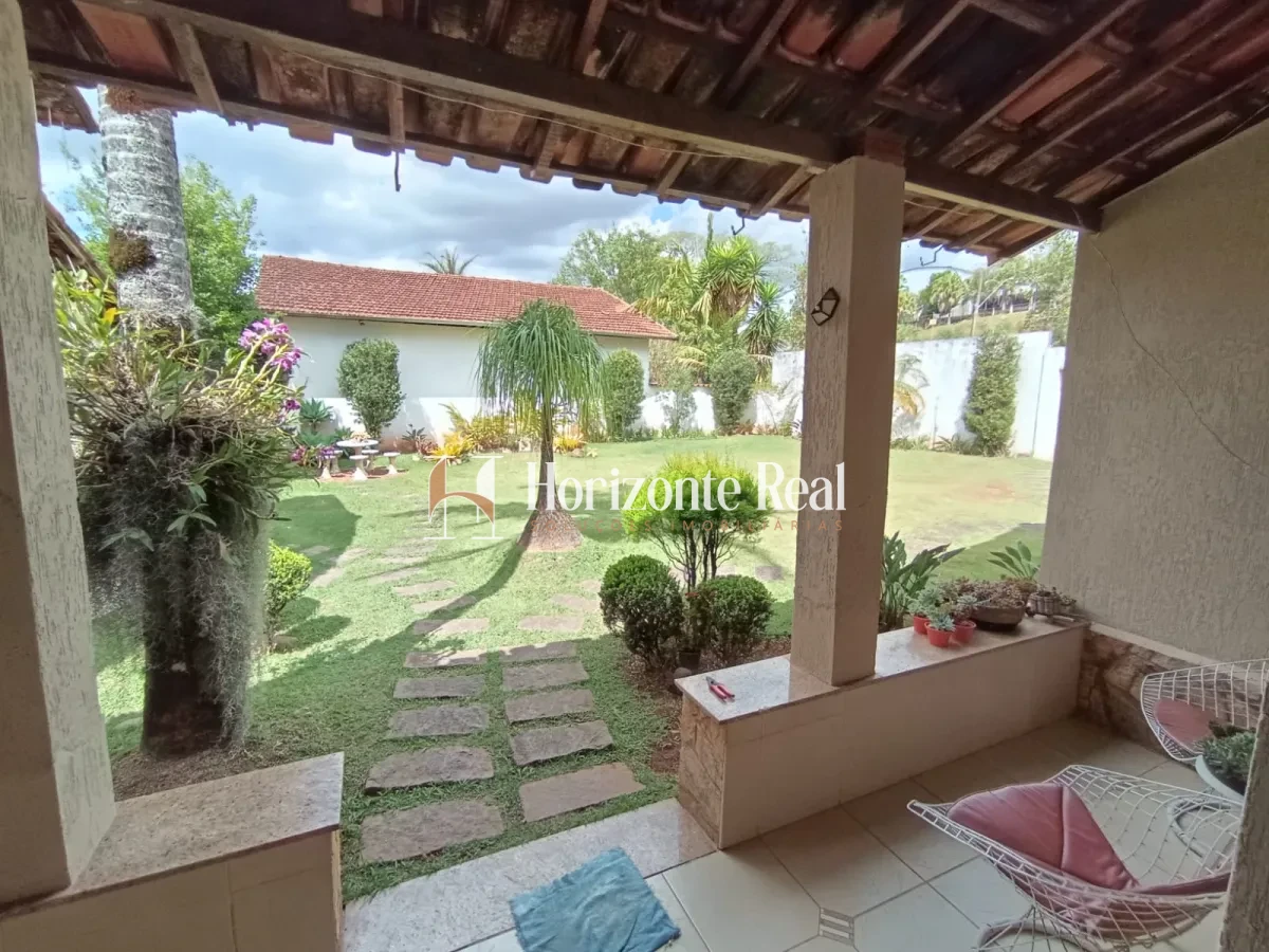 Imagem de VENDE-SE EXCELENTE CASA RESIDENCIAL COM AMPLO ESPAÇO E ESTRUTURA COMPLETA!
