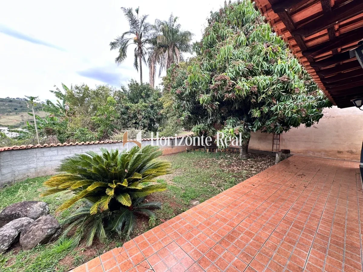 Imagem de VENDE-SE EXCELENTE CASA RESIDENCIAL COM AMPLO ESPAÇO E ESTRUTURA COMPLETA!