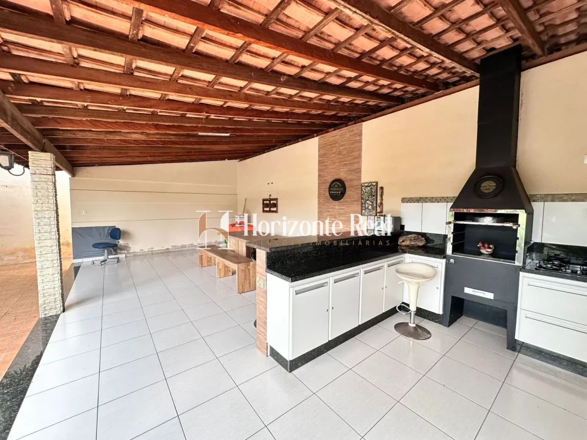 Imagem de VENDE-SE EXCELENTE CASA RESIDENCIAL COM AMPLO ESPAÇO E ESTRUTURA COMPLETA!