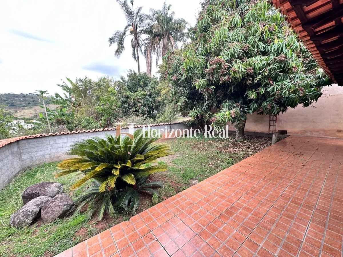 Imagem de VENDE-SE EXCELENTE CASA RESIDENCIAL COM AMPLO ESPAÇO E ESTRUTURA COMPLETA!