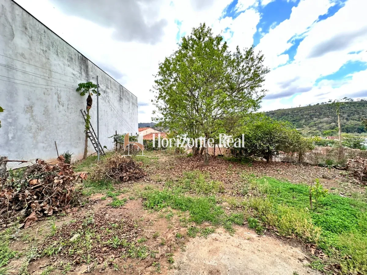 Imagem de VENDE-SE EXCELENTE CASA RESIDENCIAL COM AMPLO ESPAÇO E ESTRUTURA COMPLETA!