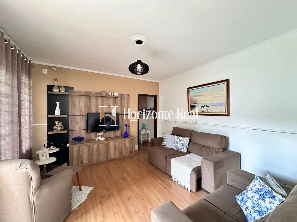 Imagem de VENDE-SE EXCELENTE CASA RESIDENCIAL COM AMPLO ESPAÇO E ESTRUTURA COMPLETA!