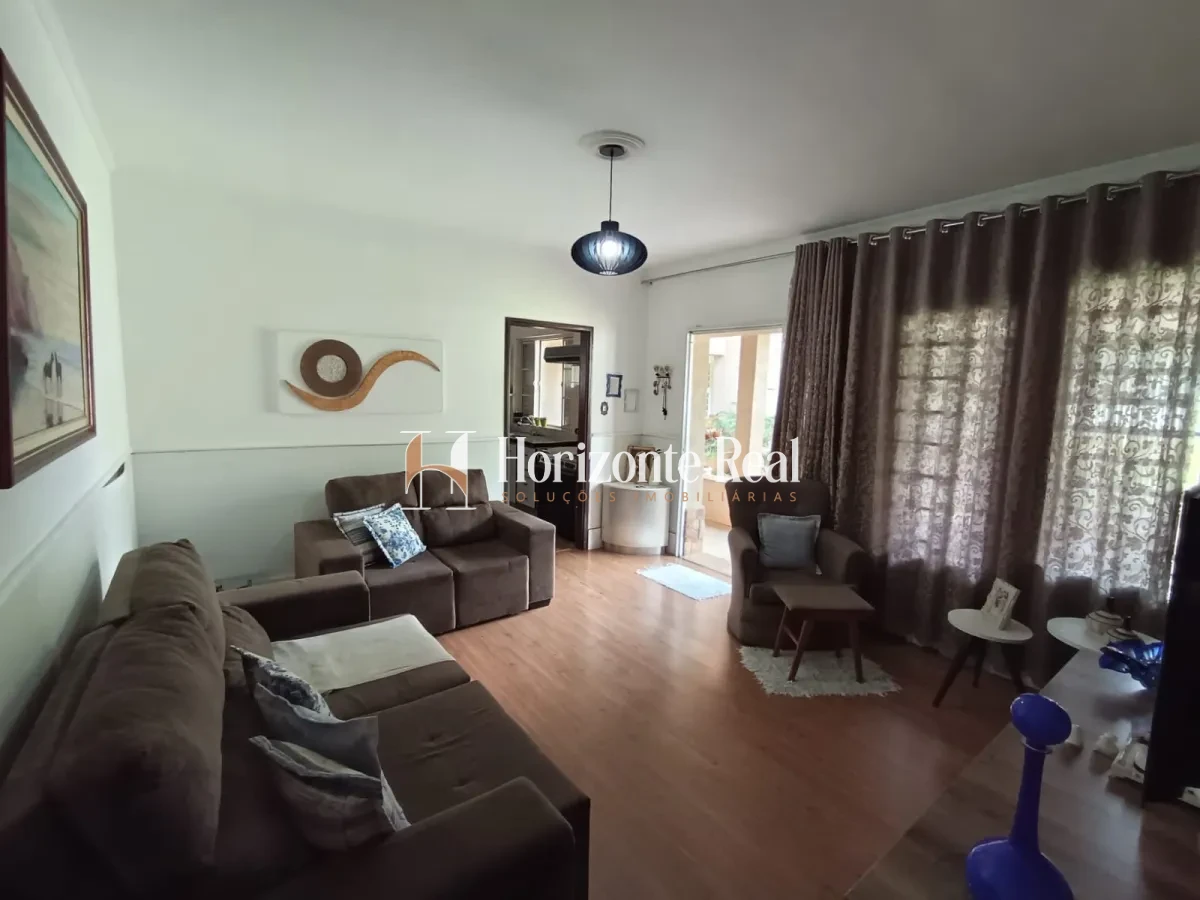 Imagem de VENDE-SE EXCELENTE CASA RESIDENCIAL COM AMPLO ESPAÇO E ESTRUTURA COMPLETA!