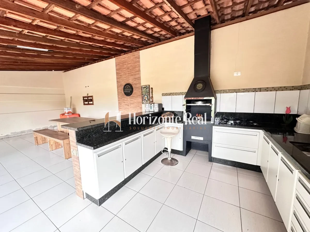 Imagem de VENDE-SE EXCELENTE CASA RESIDENCIAL COM AMPLO ESPAÇO E ESTRUTURA COMPLETA!