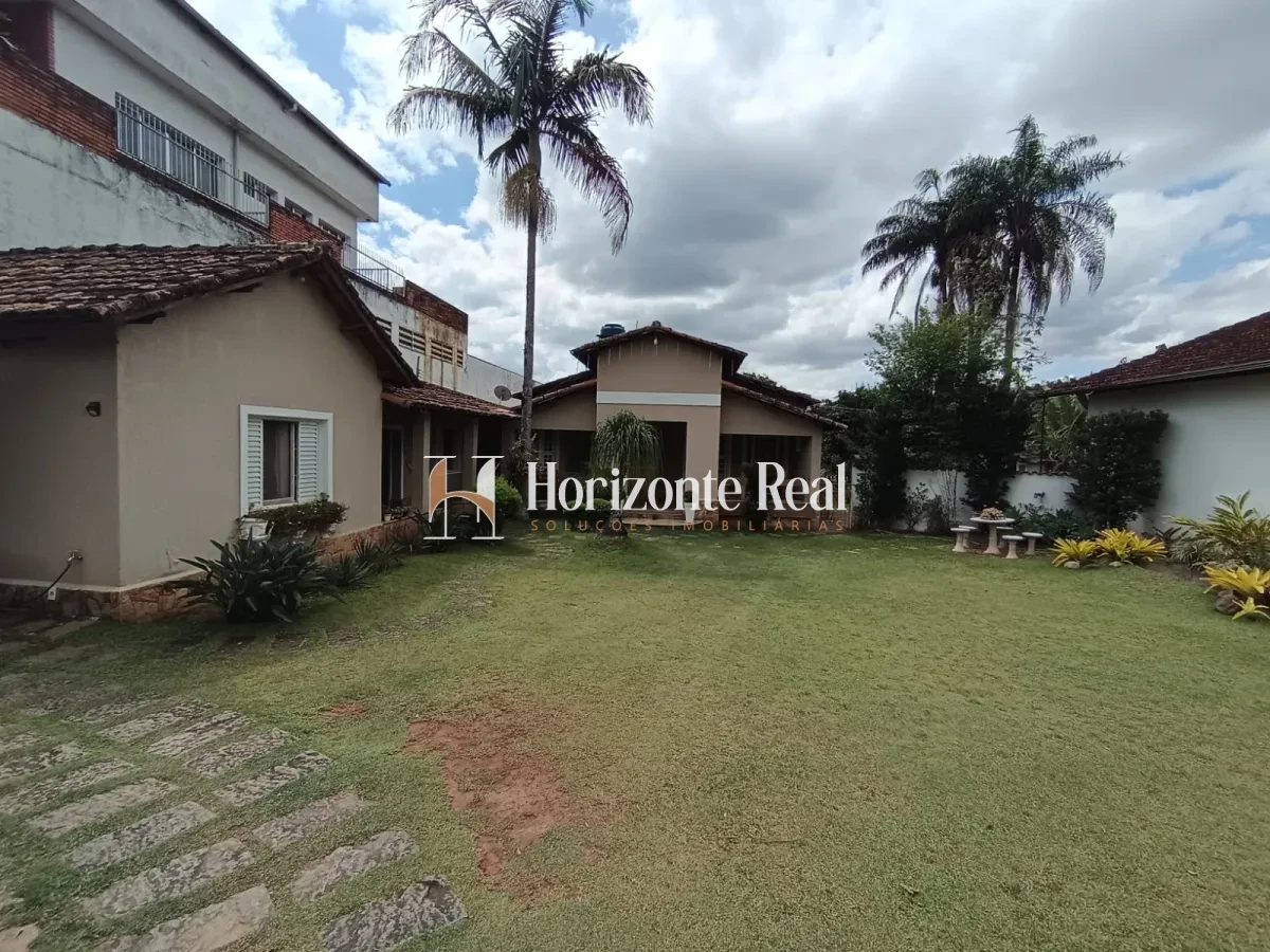 Imagem de VENDE-SE EXCELENTE CASA RESIDENCIAL COM AMPLO ESPAÇO E ESTRUTURA COMPLETA!