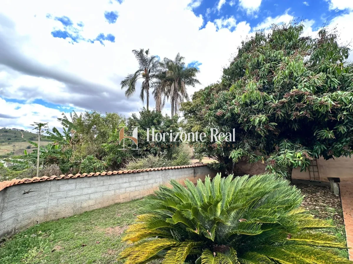 Imagem de VENDE-SE EXCELENTE CASA RESIDENCIAL COM AMPLO ESPAÇO E ESTRUTURA COMPLETA!