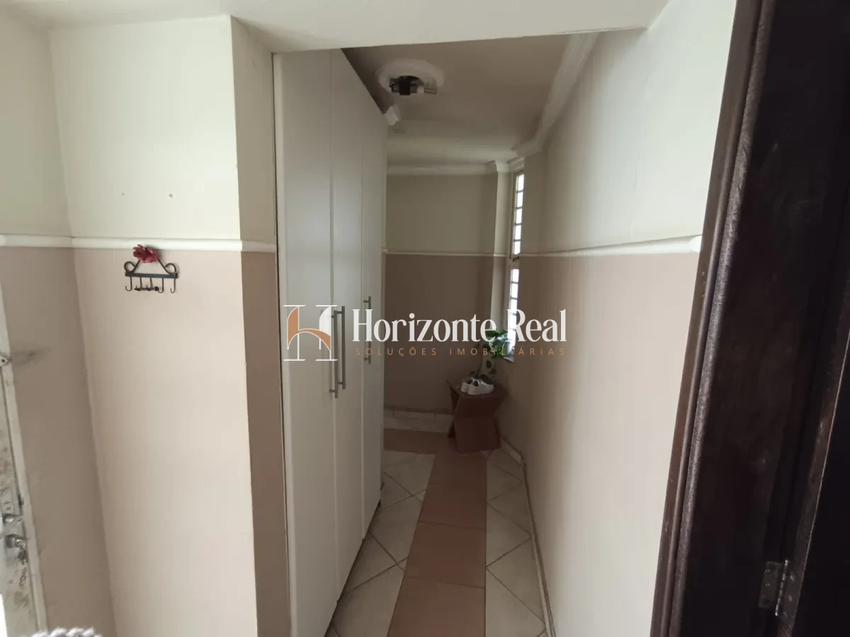 Imagem de VENDE-SE EXCELENTE CASA RESIDENCIAL COM AMPLO ESPAÇO E ESTRUTURA COMPLETA!