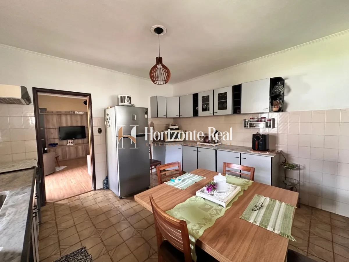 Imagem de VENDE-SE EXCELENTE CASA RESIDENCIAL COM AMPLO ESPAÇO E ESTRUTURA COMPLETA!