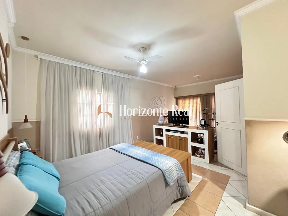 Imagem de VENDE-SE EXCELENTE CASA RESIDENCIAL COM AMPLO ESPAÇO E ESTRUTURA COMPLETA!