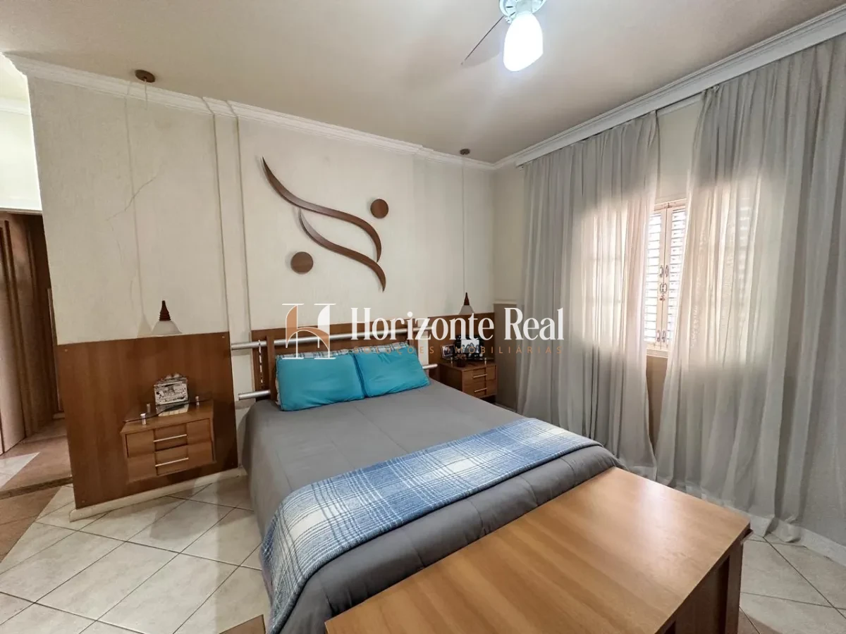 Imagem de VENDE-SE EXCELENTE CASA RESIDENCIAL COM AMPLO ESPAÇO E ESTRUTURA COMPLETA!