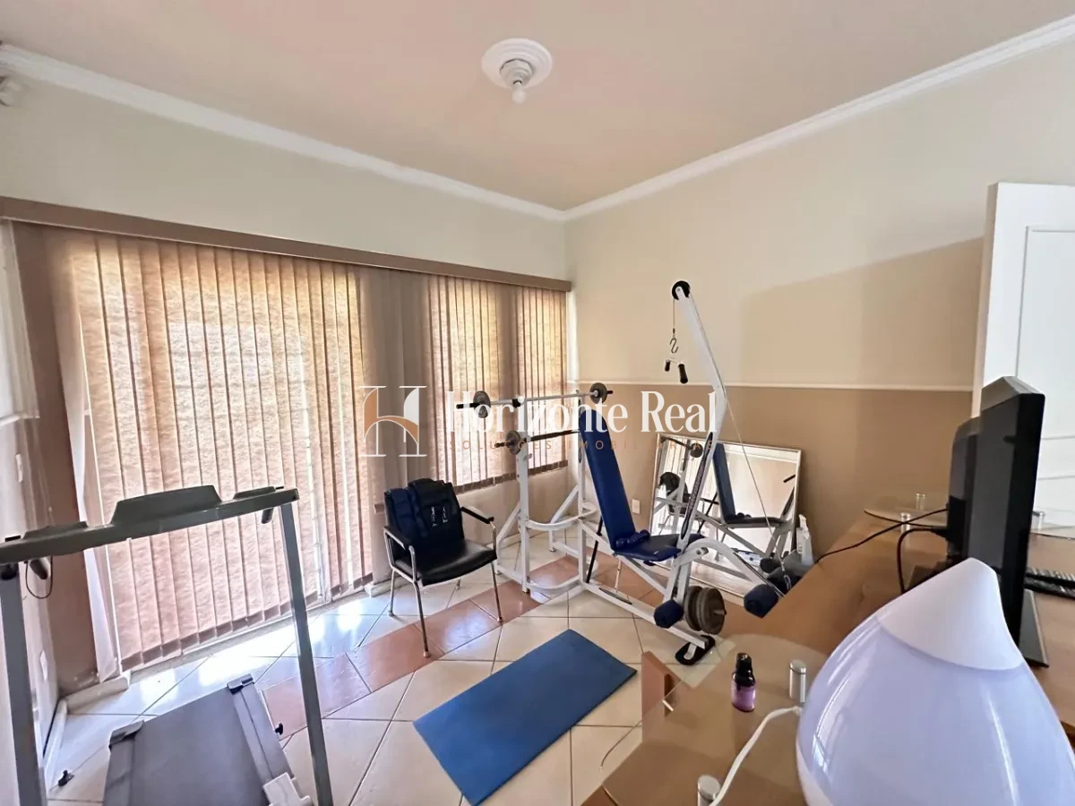 Imagem de VENDE-SE EXCELENTE CASA RESIDENCIAL COM AMPLO ESPAÇO E ESTRUTURA COMPLETA!