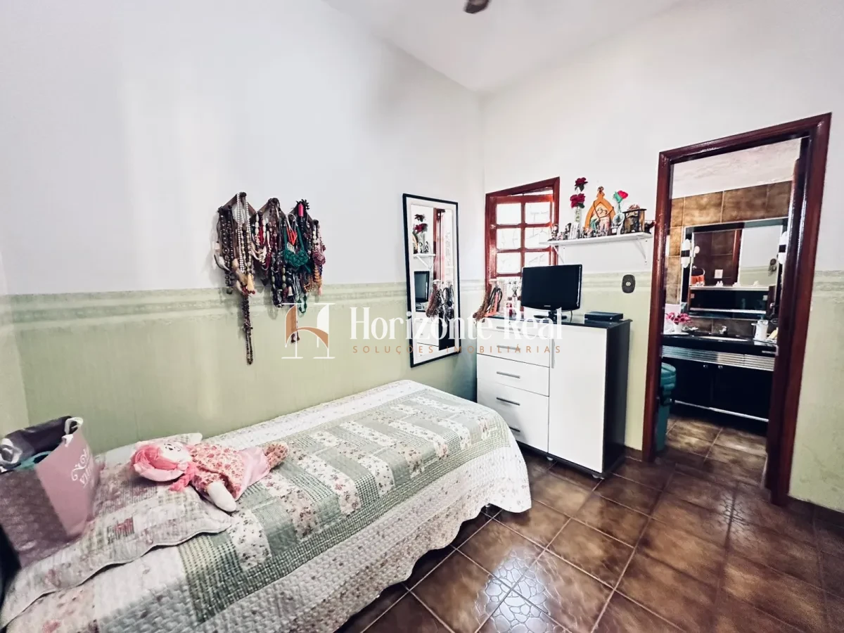 Imagem de VENDE-SE CASA ESPAÇOSA EM LOCALIZAÇÃO PRIVILEGIADA!