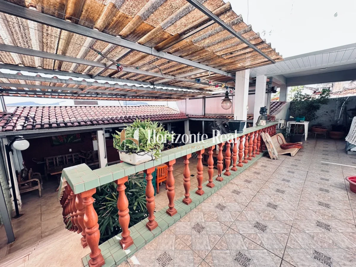 Imagem de VENDE-SE CASA ESPAÇOSA EM LOCALIZAÇÃO PRIVILEGIADA!