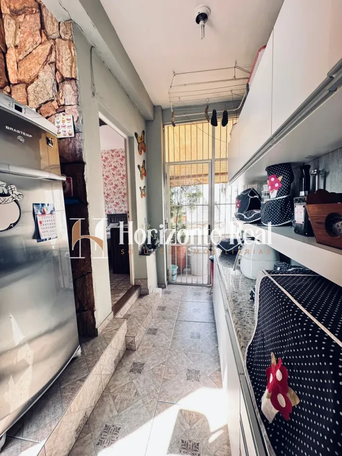 Imagem de VENDE-SE CASA ESPAÇOSA EM LOCALIZAÇÃO PRIVILEGIADA!