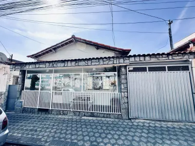 Imagem de VENDE-SE CASA ESPAÇOSA EM LOCALIZAÇÃO PRIVILEGIADA!