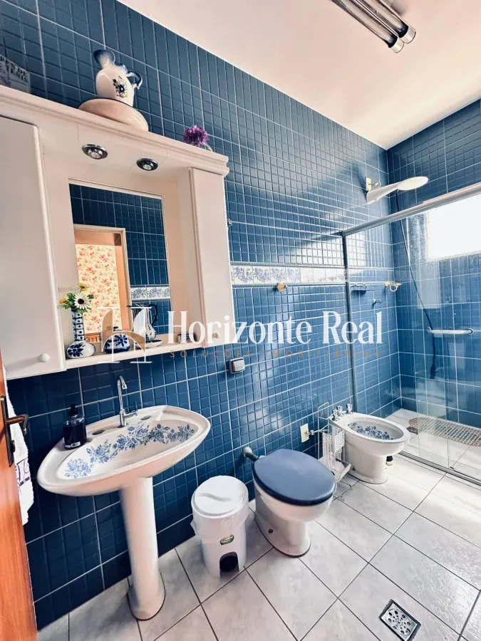 Imagem de VENDE-SE CASA ESPAÇOSA EM LOCALIZAÇÃO PRIVILEGIADA!