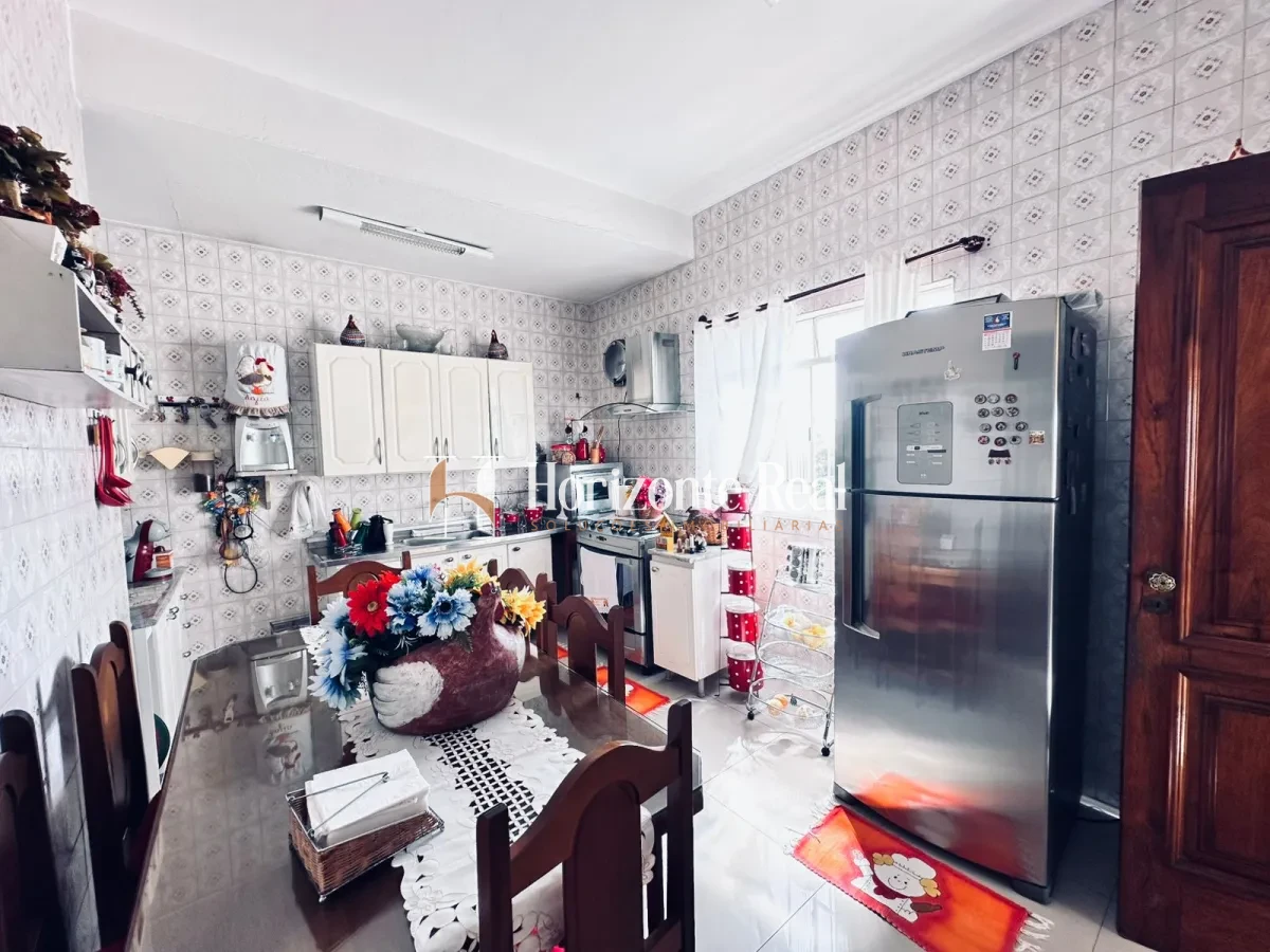 Imagem de VENDE-SE CASA ESPAÇOSA EM LOCALIZAÇÃO PRIVILEGIADA!