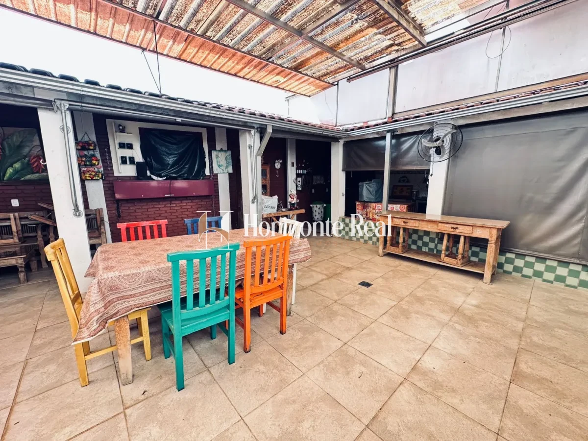 Imagem de VENDE-SE CASA ESPAÇOSA EM LOCALIZAÇÃO PRIVILEGIADA!