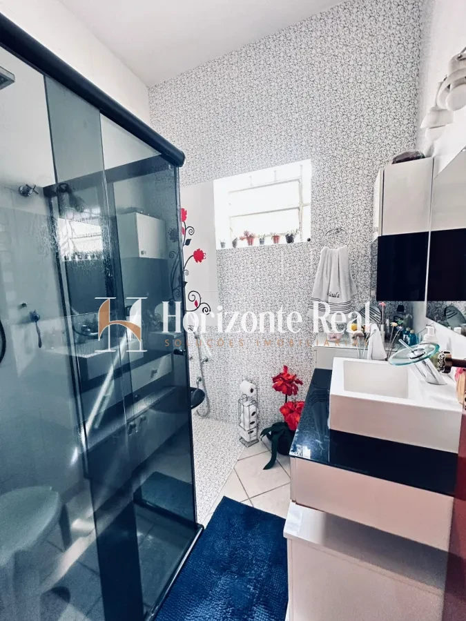 Imagem de VENDE-SE CASA ESPAÇOSA EM LOCALIZAÇÃO PRIVILEGIADA!