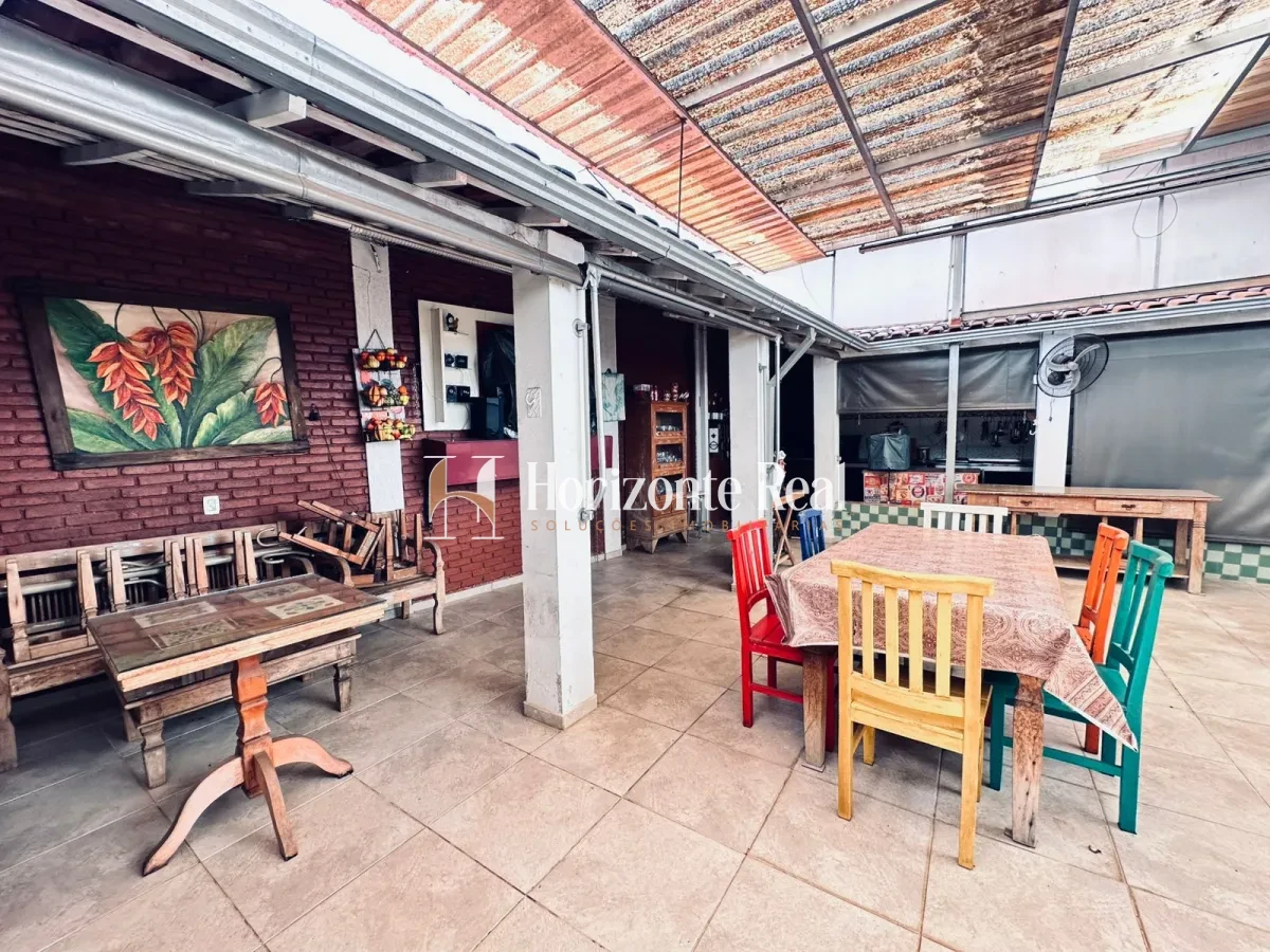 Imagem de VENDE-SE CASA ESPAÇOSA EM LOCALIZAÇÃO PRIVILEGIADA!