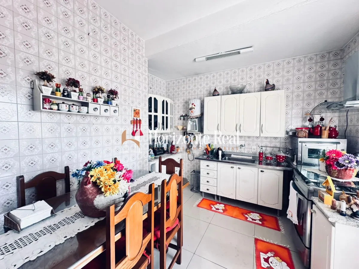 Imagem de VENDE-SE CASA ESPAÇOSA EM LOCALIZAÇÃO PRIVILEGIADA!