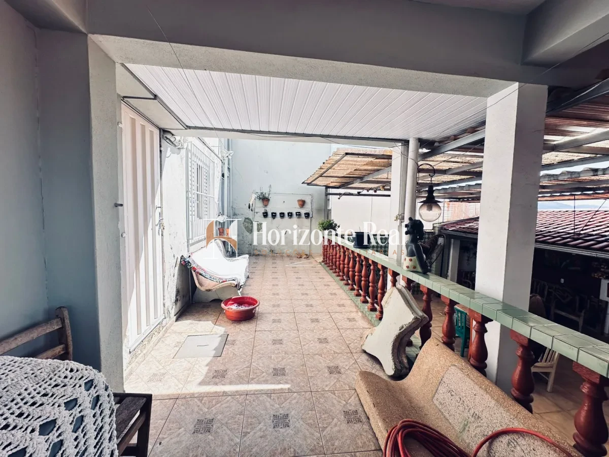 Imagem de VENDE-SE CASA ESPAÇOSA EM LOCALIZAÇÃO PRIVILEGIADA!