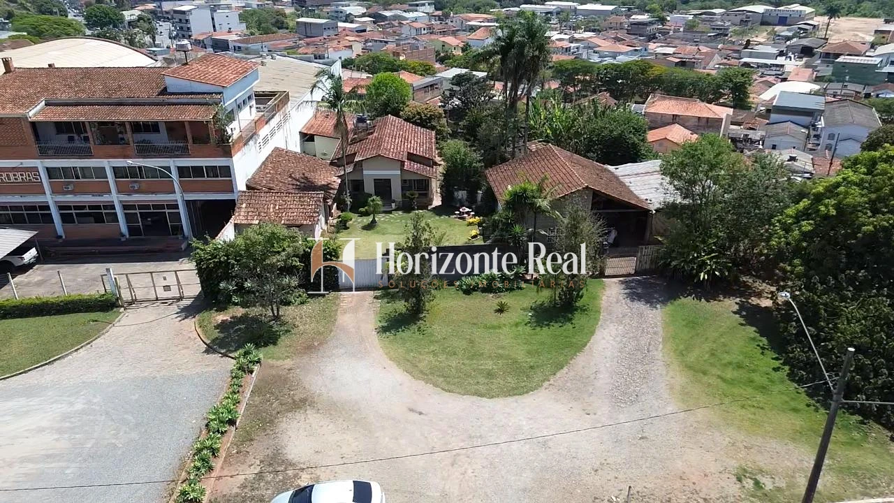 Imagem de VENDE-SE EXCELENTE CASA RESIDENCIAL COM AMPLO ESPAÇO E ESTRUTURA COMPLETA!