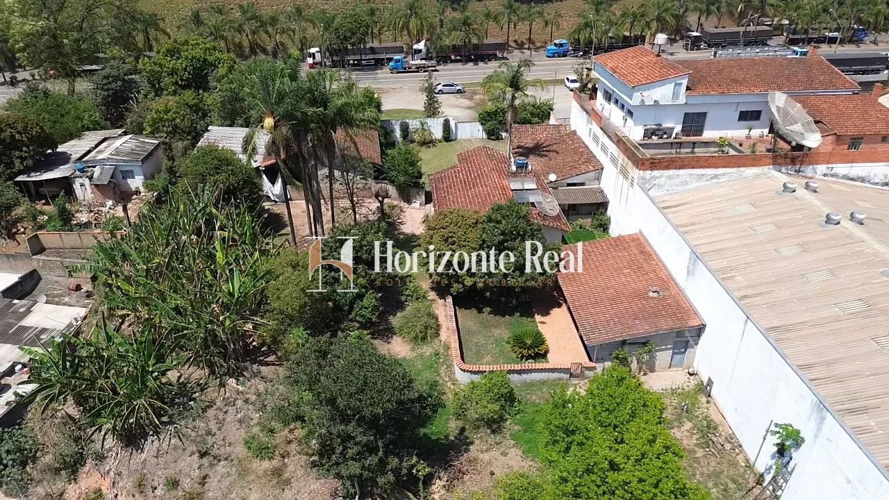 Imagem de VENDE-SE EXCELENTE CASA RESIDENCIAL COM AMPLO ESPAÇO E ESTRUTURA COMPLETA!