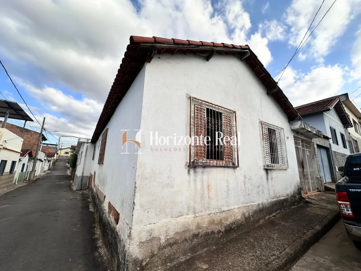 Imagem de VENDE-SE EXCELENTE CASA RESIDENCIAL – ÓTIMA LOCALIZAÇÃO!