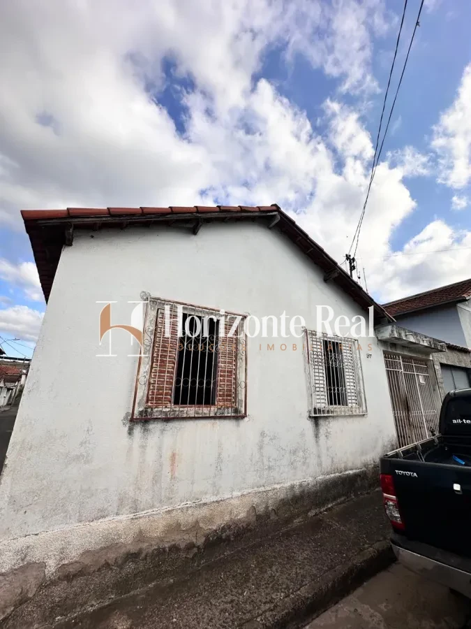 Imagem de VENDE-SE EXCELENTE CASA RESIDENCIAL – ÓTIMA LOCALIZAÇÃO!