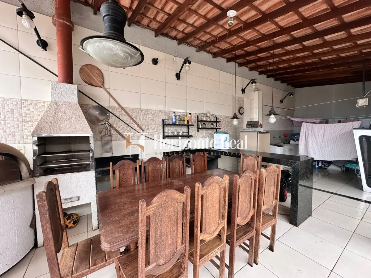 Imagem de VENDE-SE LINDA CASA COM ÁREA DE LAZER COMPLETA – EXCELENTE LOCALIZAÇÃO!