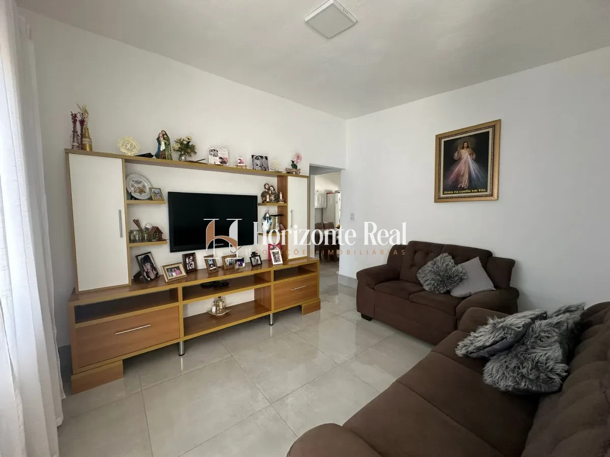 Imagem de VENDE-SE EXCELENTE CASA RESIDENCIAL!