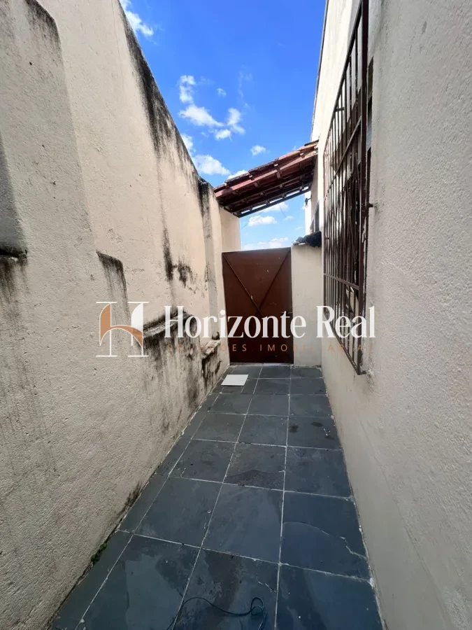 Imagem de VENDE-SE CASA NO CENTRO DA CIDADE!