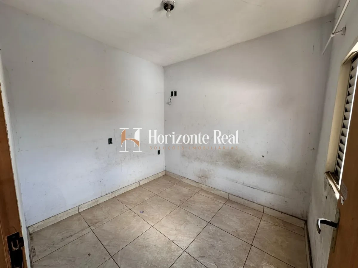 Imagem de VENDE-SE | IMÓVEL COM GRANDE POTENCIAL PARA REFORMA E AMPLIAÇÃO !