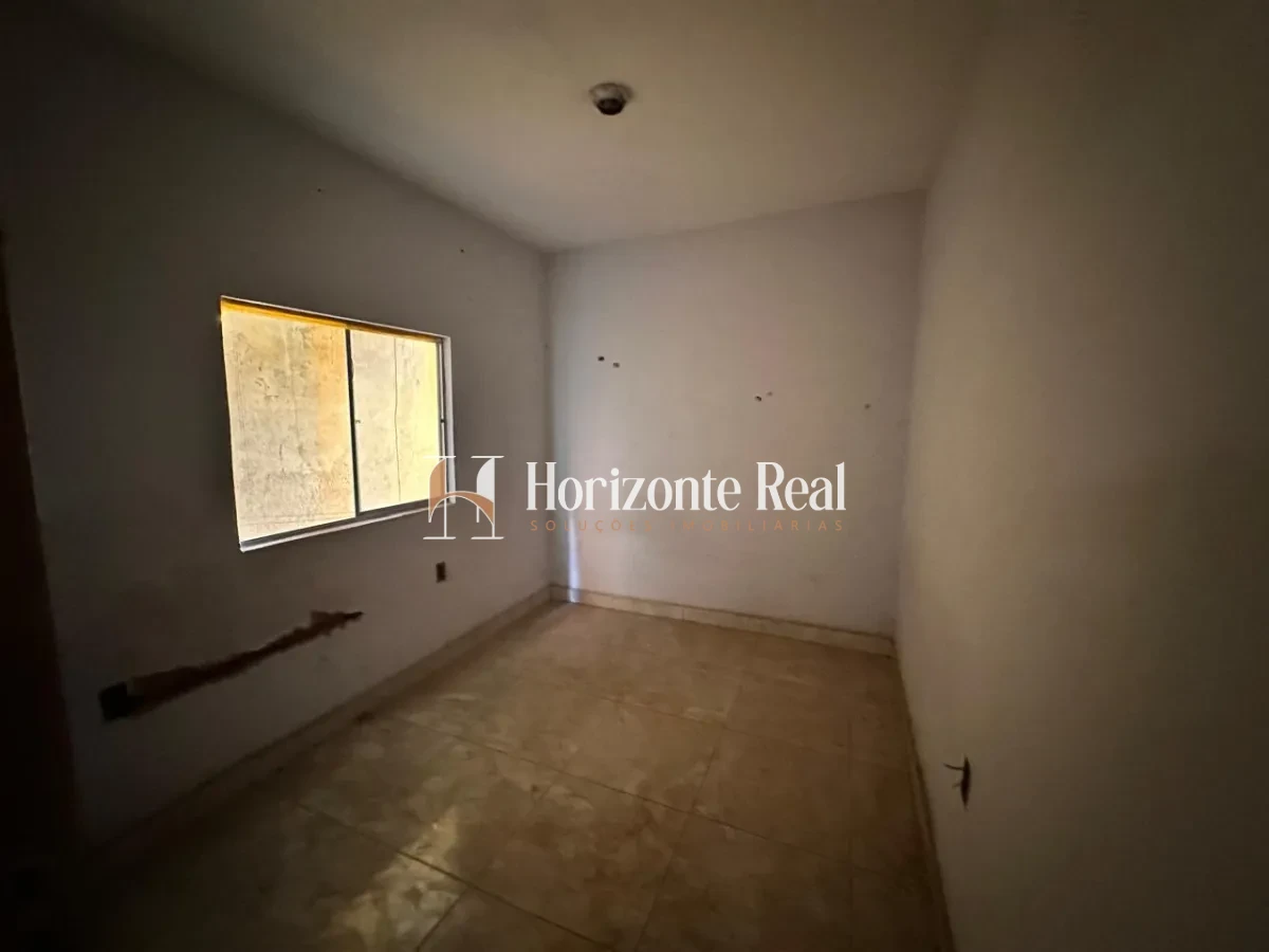 Imagem de VENDE-SE | IMÓVEL COM GRANDE POTENCIAL PARA REFORMA E AMPLIAÇÃO !