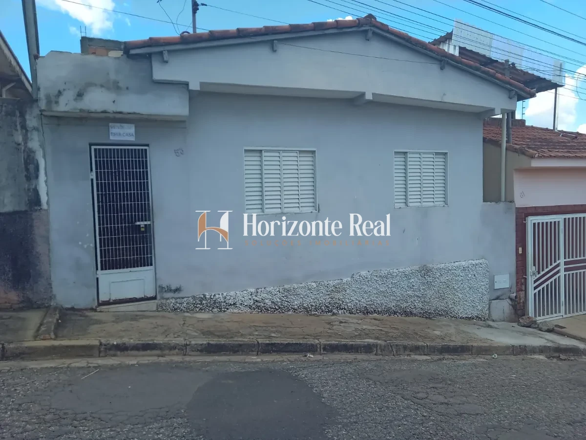 Imagem de VENDE-SE | IMÓVEL COM GRANDE POTENCIAL PARA REFORMA E AMPLIAÇÃO !