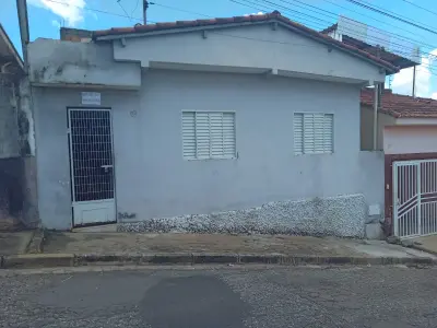 Imagem de VENDE-SE | IMÓVEL COM GRANDE POTENCIAL PARA REFORMA E AMPLIAÇÃO !