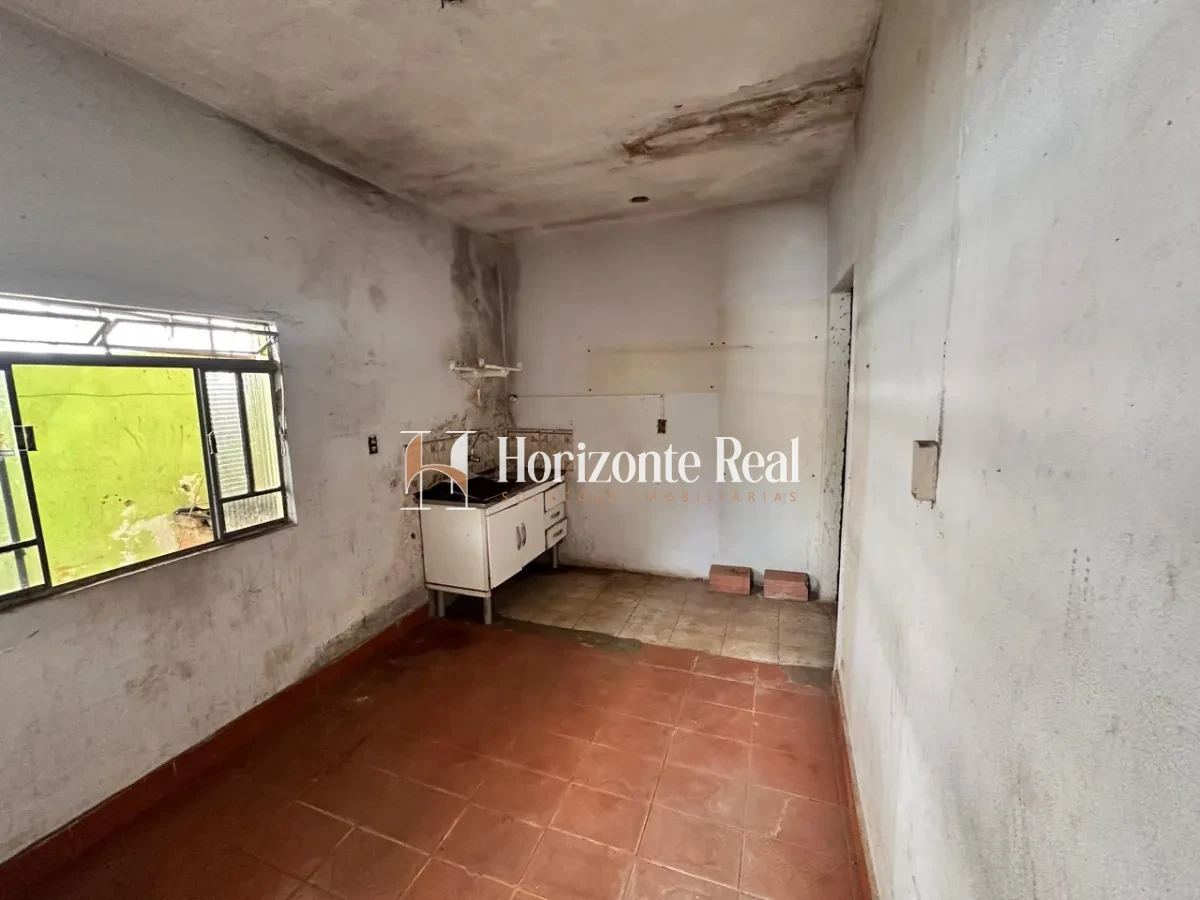 Imagem de VENDE-SE | IMÓVEL COM GRANDE POTENCIAL PARA REFORMA E AMPLIAÇÃO !