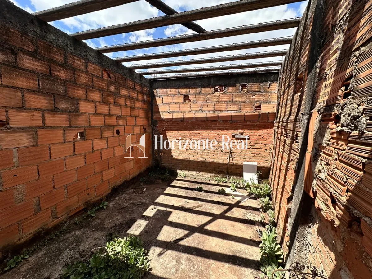 Imagem de VENDE-SE | IMÓVEL COM GRANDE POTENCIAL PARA REFORMA E AMPLIAÇÃO !