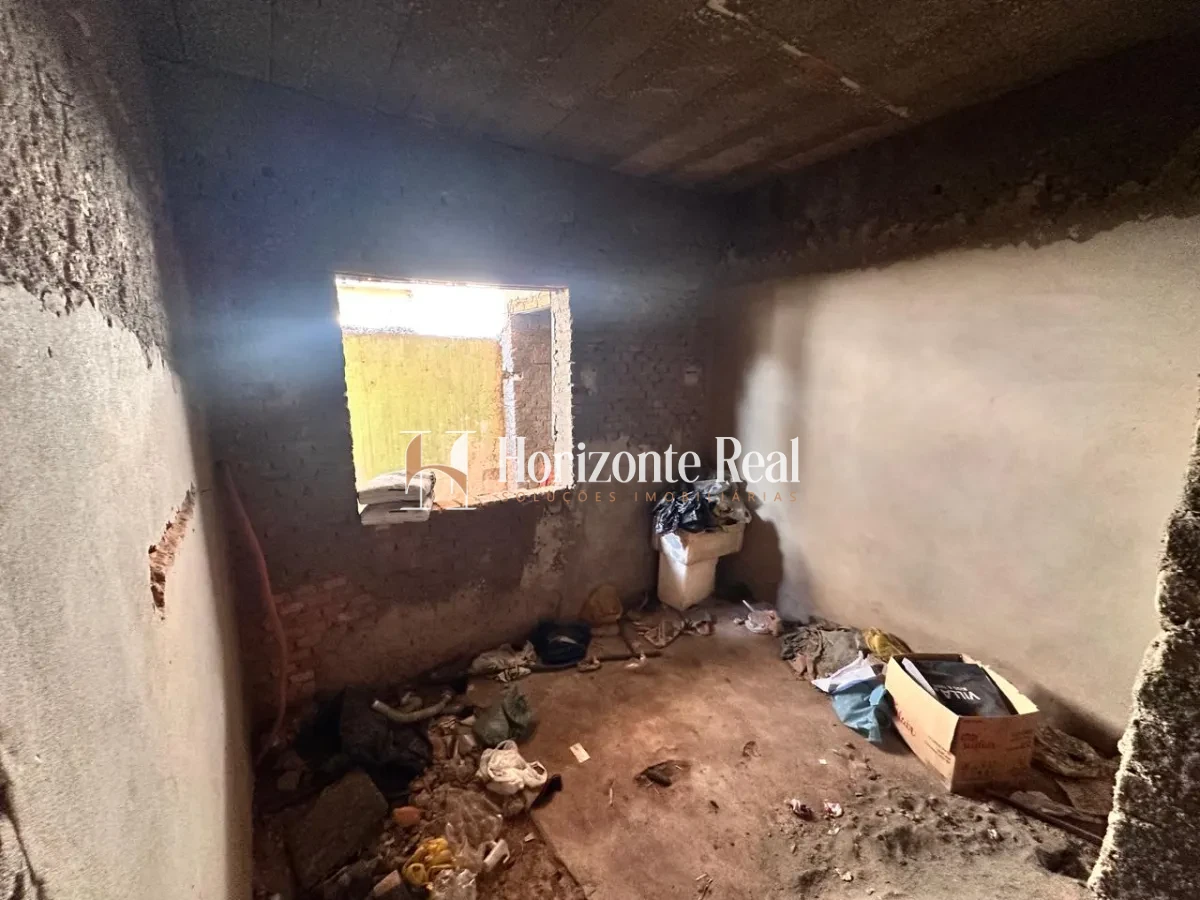 Imagem de VENDE-SE | IMÓVEL COM GRANDE POTENCIAL PARA REFORMA E AMPLIAÇÃO !