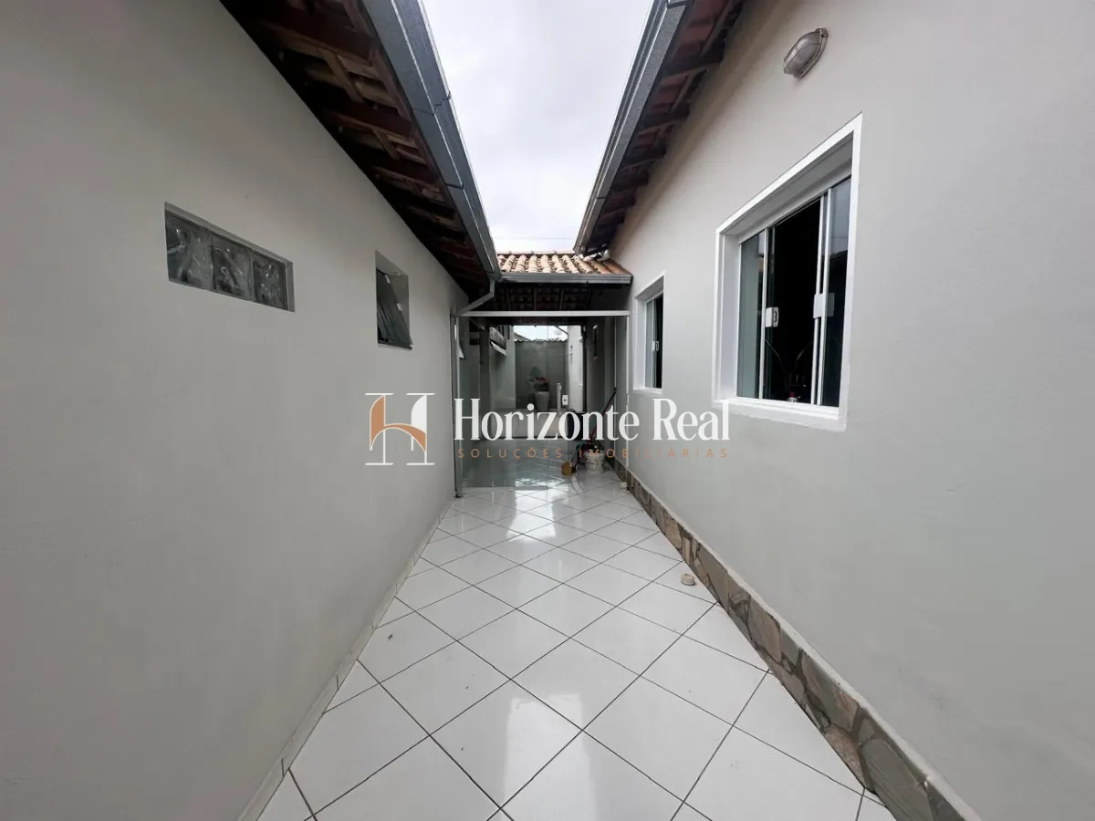 Imagem de VENDE-SE CASA TÉRREA !