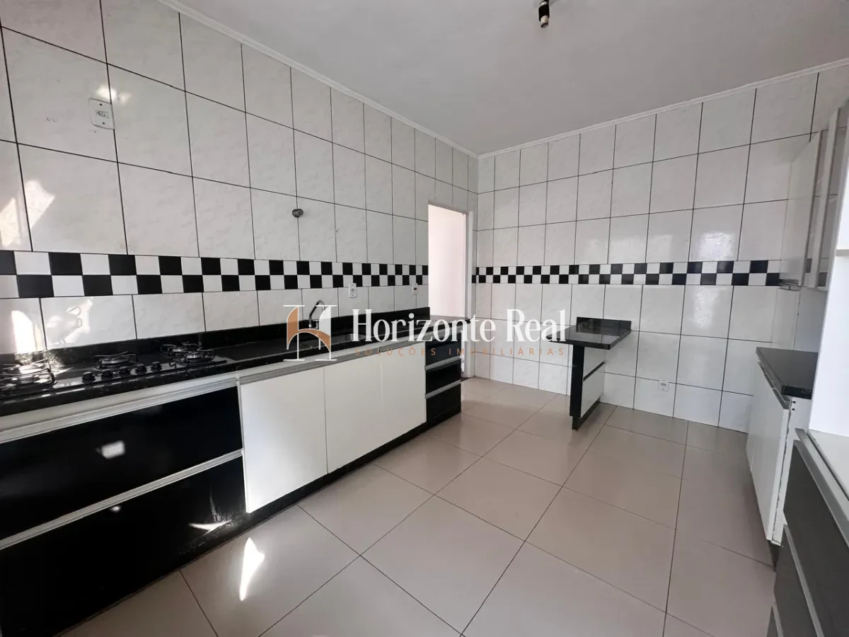 Imagem de VENDE-SE CASA AMPLA E ACONCHEGANTE !