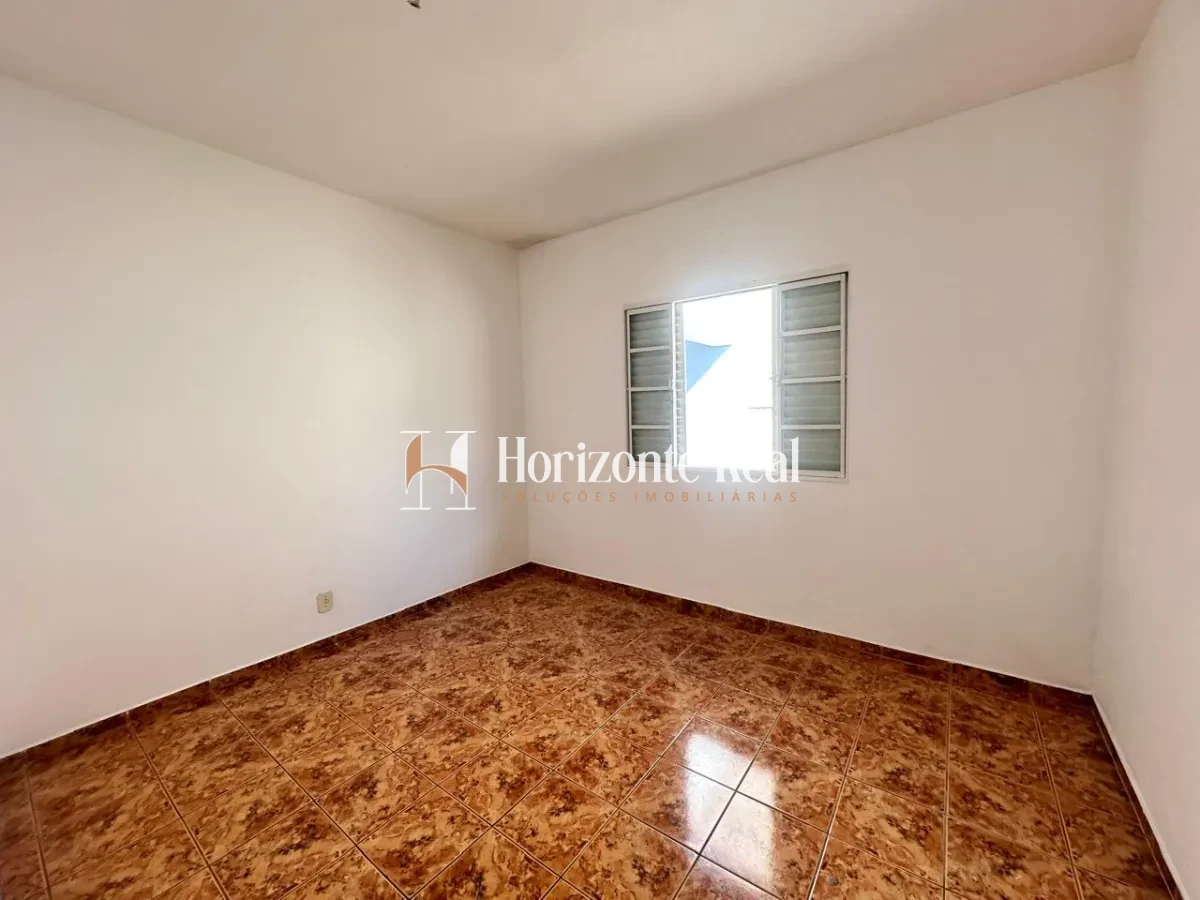 Imagem de VENDE-SE CASA AMPLA E ACONCHEGANTE !