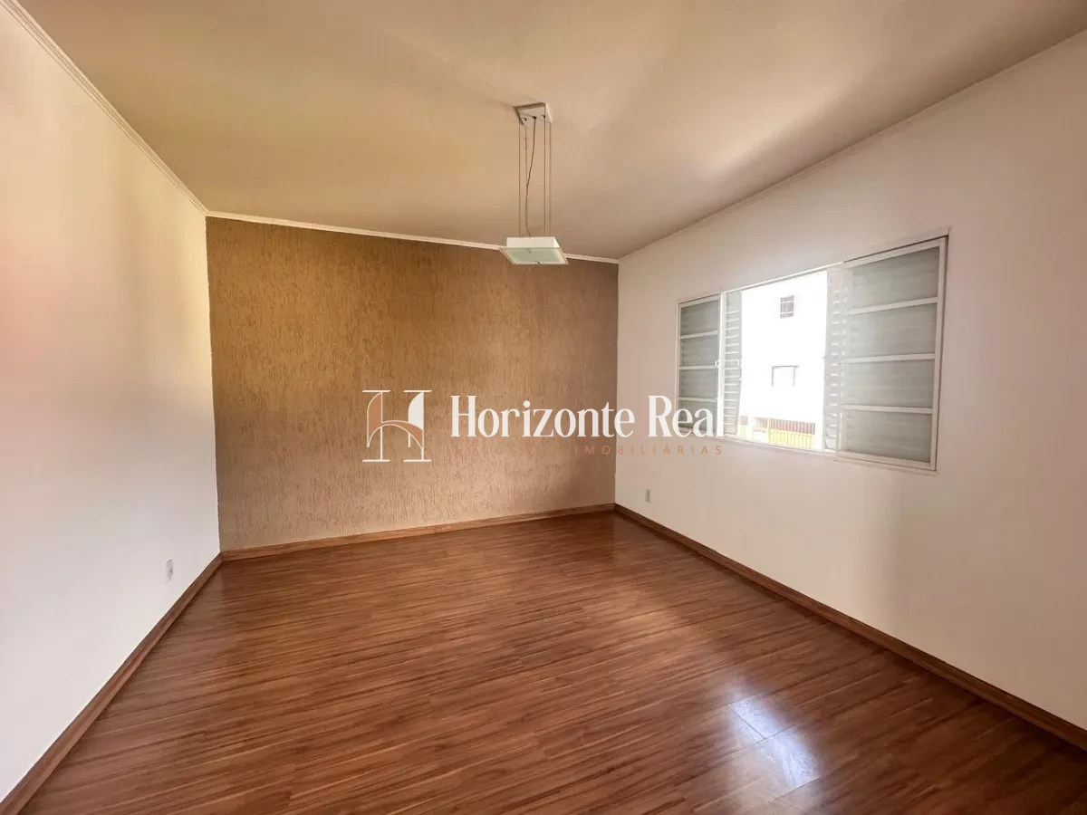 Imagem de VENDE-SE CASA AMPLA E ACONCHEGANTE !